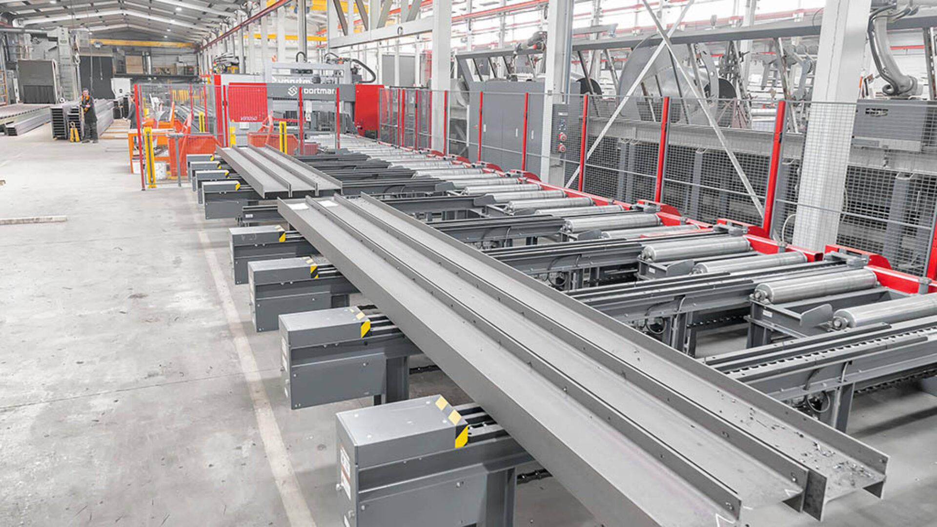 Linea di foratura e segatura Voortman V631 con sega a nastro VB1050